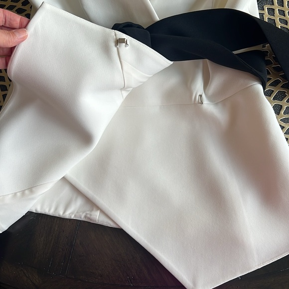 Alexis Sleeveless Cream Top with Black Sash Belt Size S - Picture 8 of 16